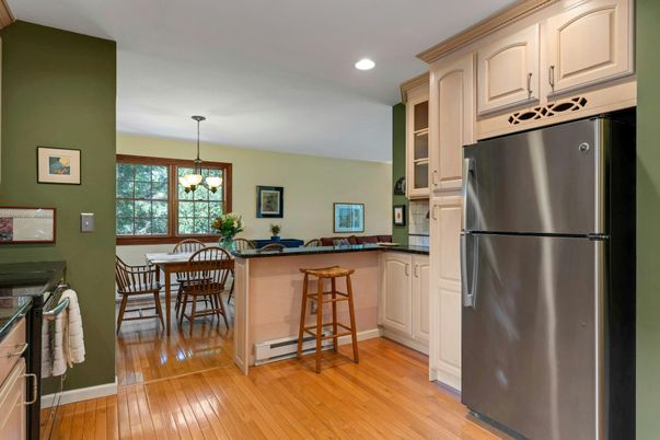 Dining room, Interior, Kitchen, Pendant Lights, Recessed Lighting, Wood Texture Flooring