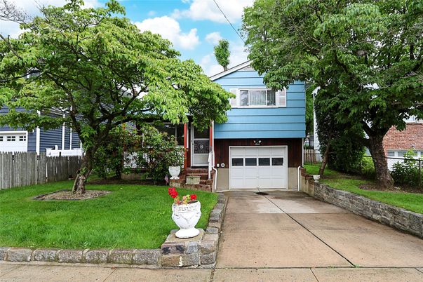 Attached, Exterior, Facade, Raised Ranch