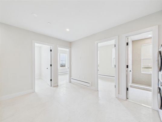Empty room, Interior, Recessed Lighting, Washer