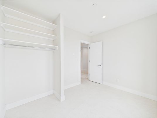 Empty room, Interior, Recessed Lighting
