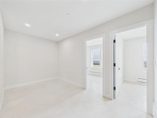 Empty room, Interior, Recessed Lighting