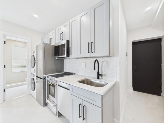 Interior, Kitchen, Recessed Lighting, Washer