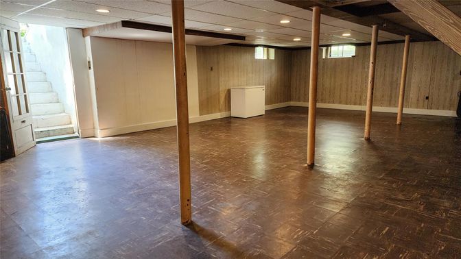 Empty room, Interior, Recessed Lighting, Wooden Walls