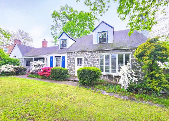 Exterior, Facade, Cape Cod