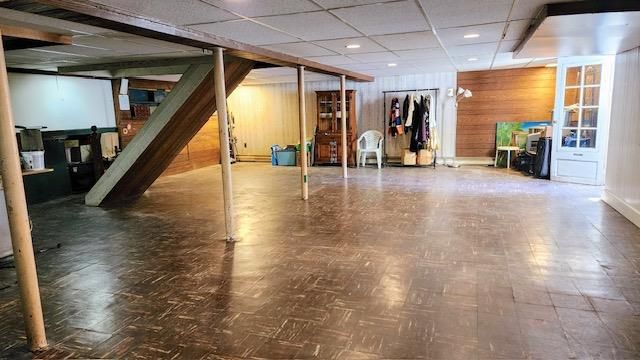 Empty room, Interior, Recessed Lighting, Wooden Walls