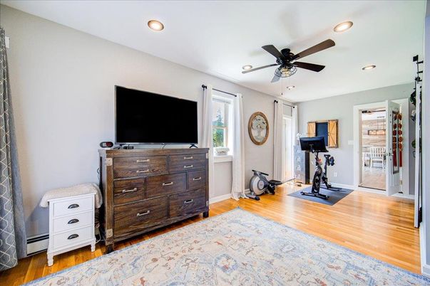 Fitness Equipment, Interior, Recessed Lighting, Wood Texture Flooring
