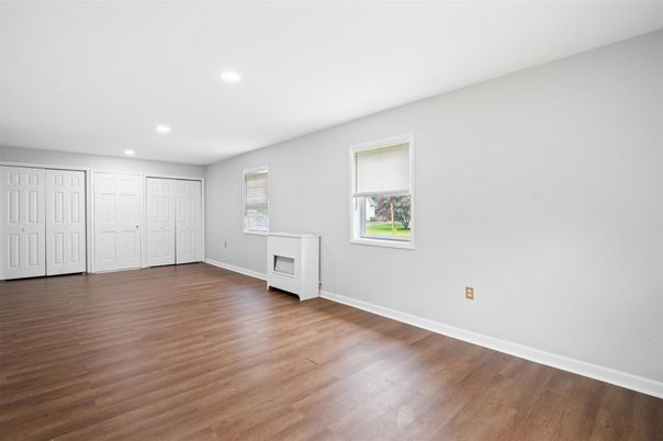 Empty room, Interior, Recessed Lighting, Wood Texture Flooring