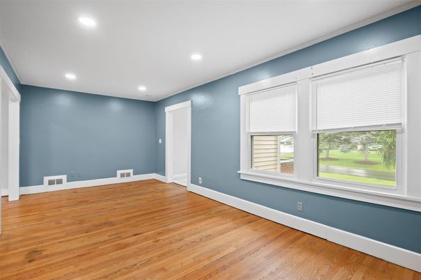 Empty room, Interior, Recessed Lighting, Wood Texture Flooring