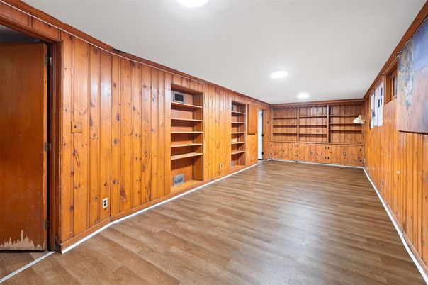 Empty room, Interior, Recessed Lighting, Wood Texture Flooring, Wooden Walls