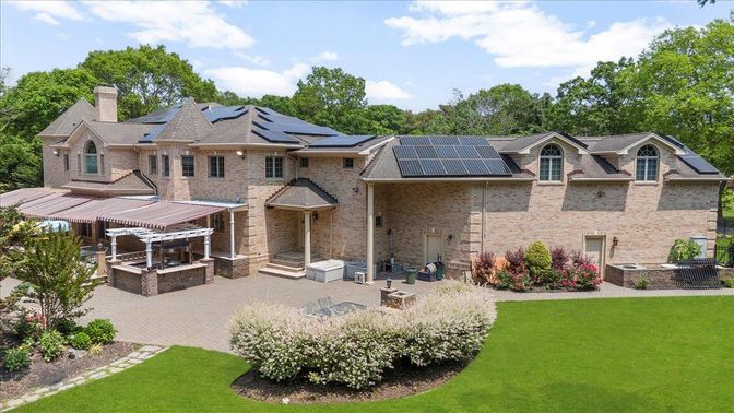Backyard, Exterior, Hot Tub, Solar Panels