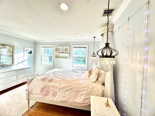 Bedroom, Interior, Pendant Lights, Recessed Lighting, Wood Texture Flooring