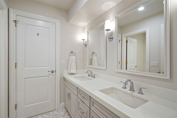 Bathroom, Dual Sink Vanities, Interior, Recessed Lighting