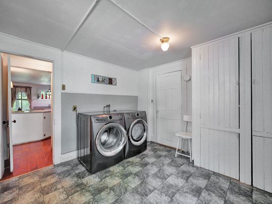 Interior, Washer, Wood Texture Flooring