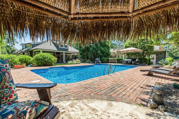 Exterior, Pool