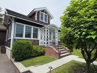 Exterior, Facade, Queen Anne Victorian