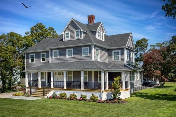 Exterior, Facade, Queen Anne Victorian