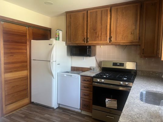 Interior, Kitchen, Recessed Lighting, Washer, Wood Texture Flooring