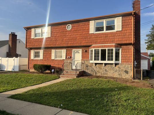 Exterior, Facade, Raised Ranch