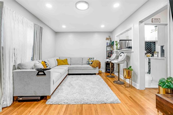 Interior, Living room, Recessed Lighting, Wood Texture Flooring