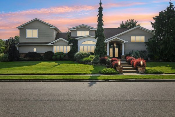 Exterior, Facade, American Craftsman