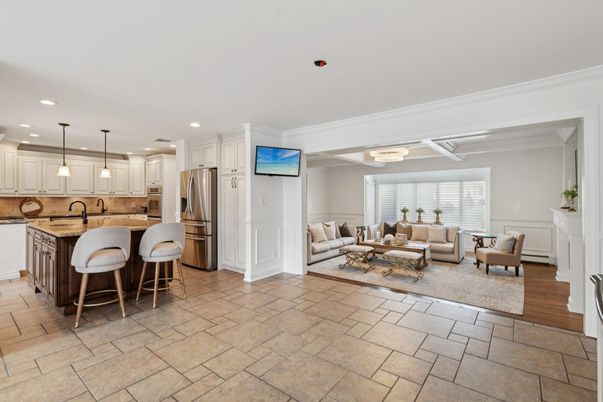 Interior, Kitchen, Living room, Pendant Lights, Recessed Lighting, Stainless Steel Appliances