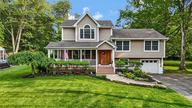 Attached, Exterior, Facade, Raised Ranch