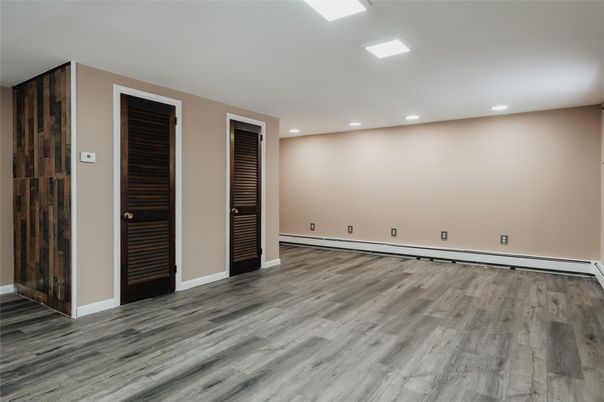 Empty room, Interior, Recessed Lighting, Wood Texture Flooring