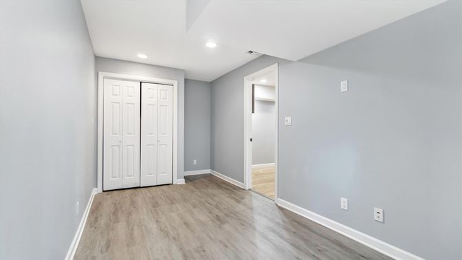 Empty room, Interior, Recessed Lighting, Wood Texture Flooring
