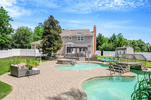 Exterior, Pool