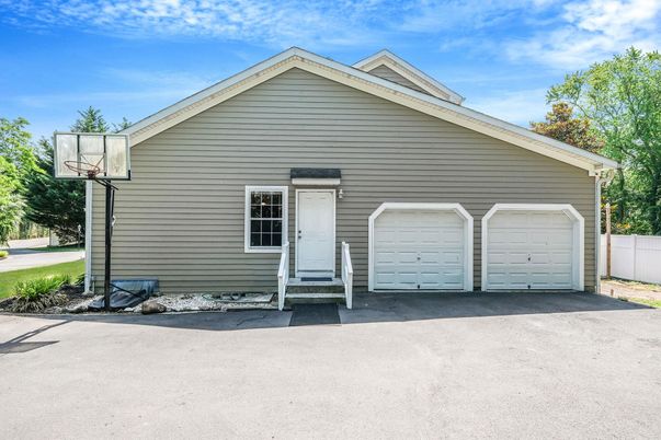 Detached Garage, Exterior