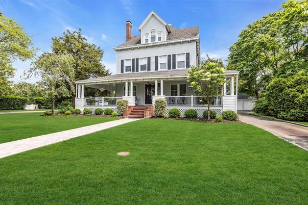Backyard, Exterior, Facade, American Foursquare