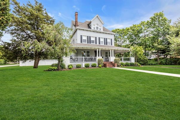 Backyard, Exterior, Facade, Queen Anne Victorian