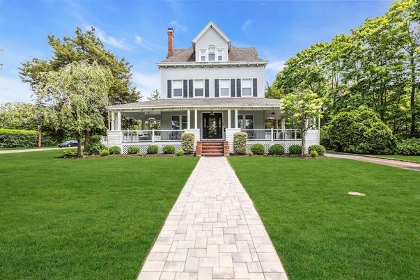 Backyard, Exterior, Facade, Queen Anne Victorian