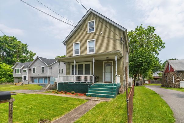 Backyard, Exterior, Facade, Queen Anne Victorian