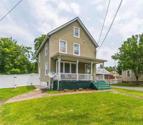 Backyard, Exterior, Facade, Queen Anne Victorian