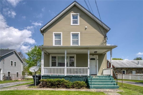 Exterior, Facade, Queen Anne Victorian
