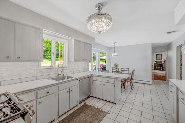 Chandelier, Dining room, Interior, Kitchen, Pendant Lights
