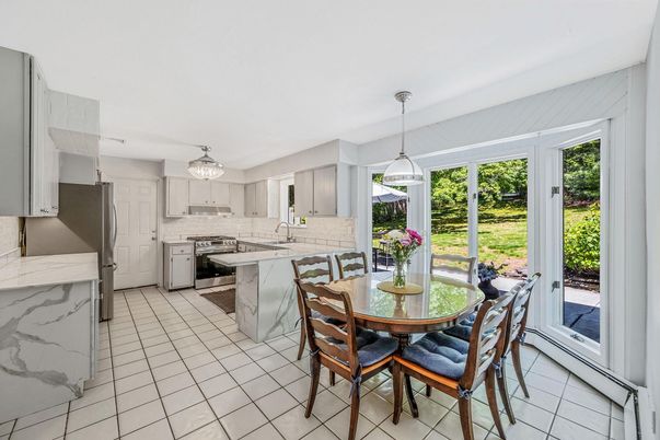 Dining room, Interior, Kitchen, Pendant Lights, Stainless Steel Appliances