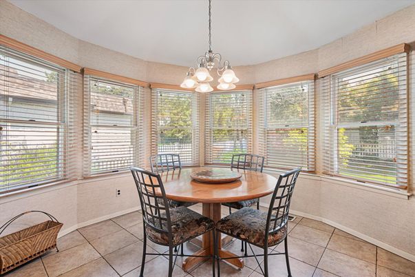 Chandelier, Dining room, Interior