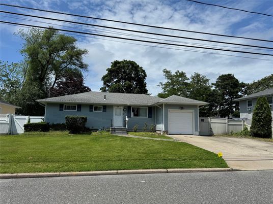 Attached, Exterior, Facade, Ranch