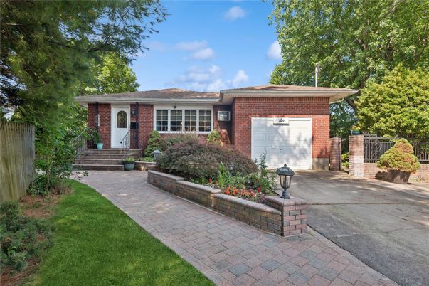Attached, Exterior, Facade, Brick Facade, Ranch