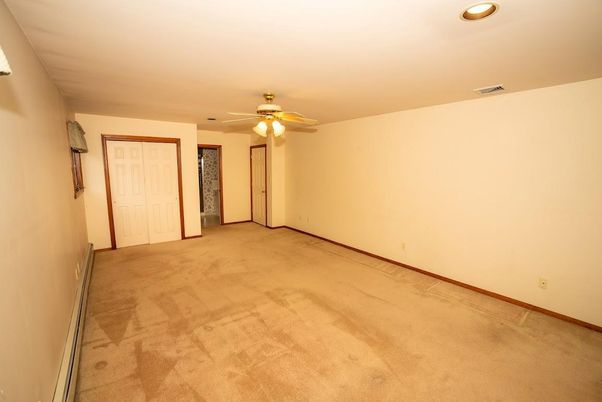 Empty room, Interior, Recessed Lighting