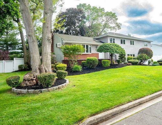 Attached, Backyard, Exterior, Facade, Brick Facade, Ranch