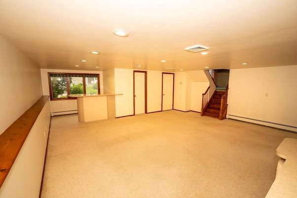 Empty room, Interior, Recessed Lighting