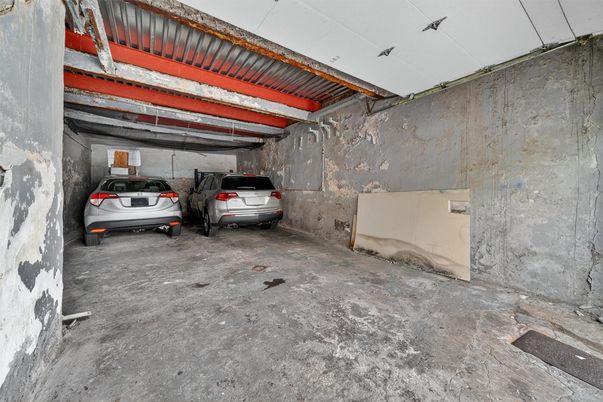 Garage, Interior