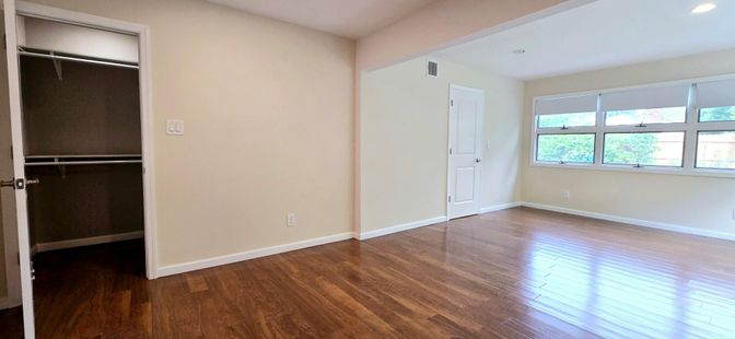 Empty room, Interior, Recessed Lighting, Wood Texture Flooring