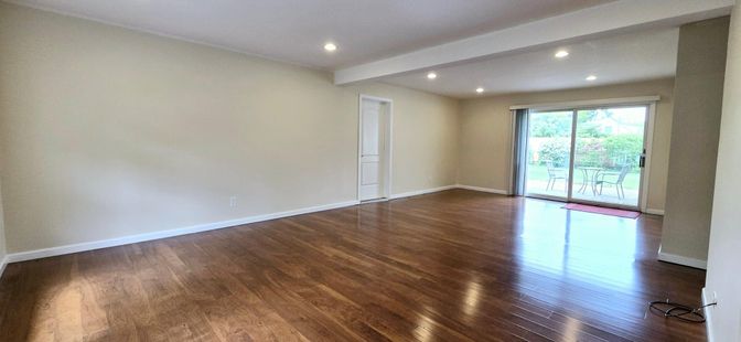 Empty room, Interior, Recessed Lighting, Wood Texture Flooring
