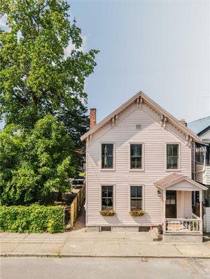 Exterior, Facade, Queen Anne Victorian