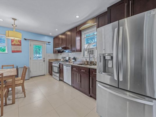 Dining room, Interior, Kitchen, Recessed Lighting, Stainless Steel Appliances