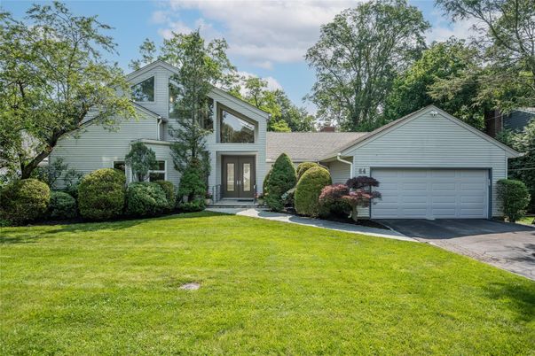 Attached, Exterior, Facade, Cape Cod